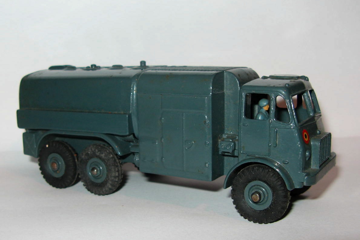 642 R.A.F. REFUELLER.jpg